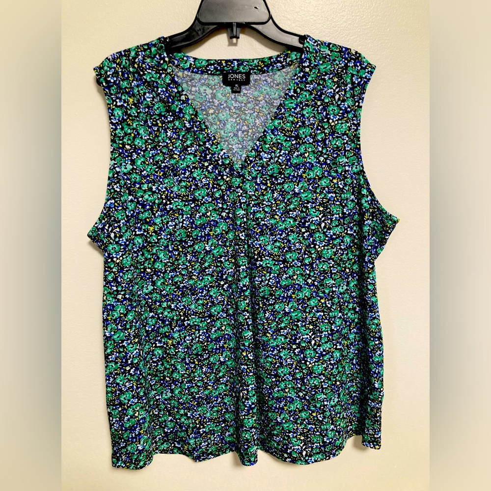 Worn once - like new Jones NY sleeveless blouse